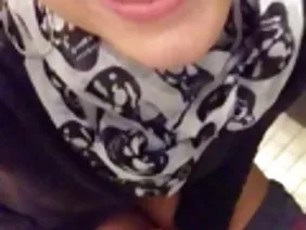 Heats a teen chick and cums in her mouth