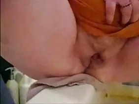 Experienced slut served two friends with her tender mouth