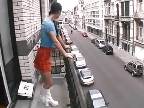 A guy smashed pussy chicks in the kitchen