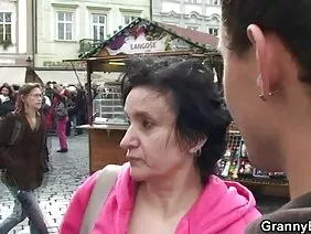 Curly girlfriend enjoys strong riser