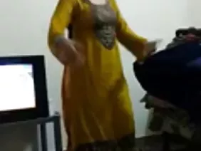 Young roommate fucked mature woman in the ass