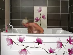 Fucked the plump chick and cum in her