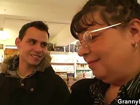 Hard-haired guy rushing fat babe into pussy